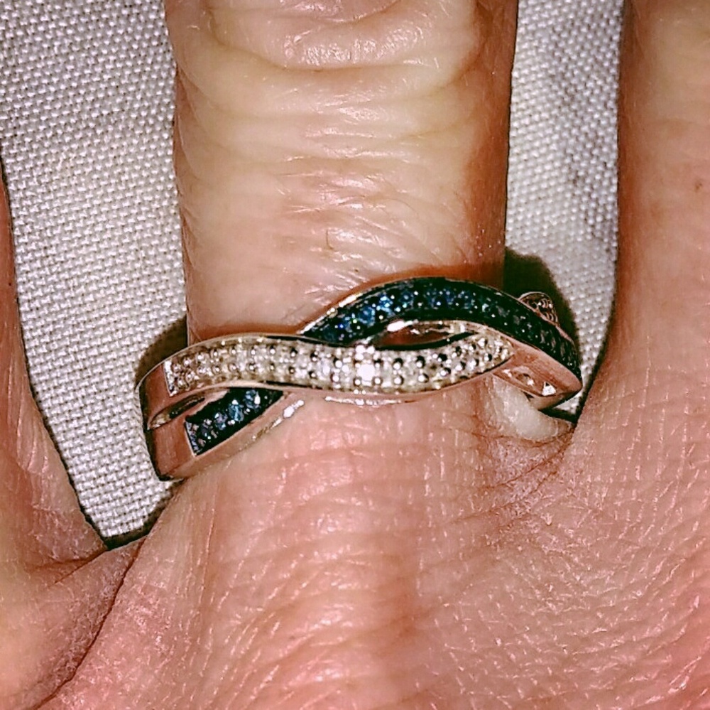 Blue & white diamond ring